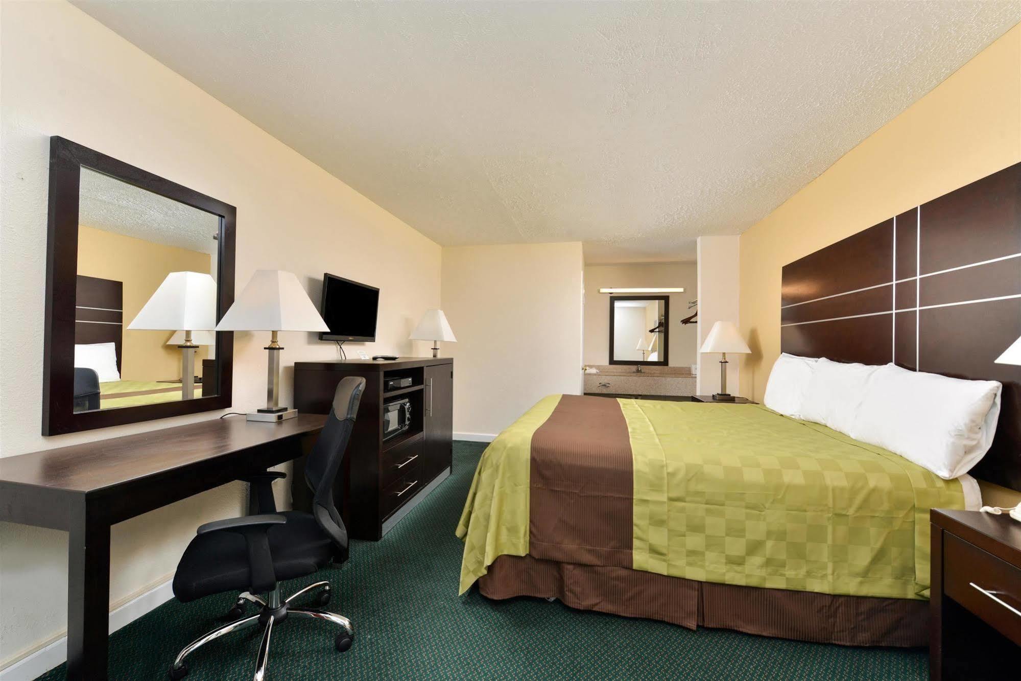Americas Best Value Inn - Port Jefferson Station - Long Island Exterior foto