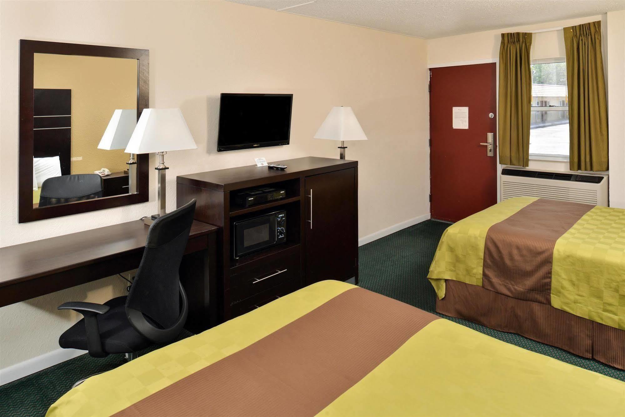 Americas Best Value Inn - Port Jefferson Station - Long Island Exterior foto