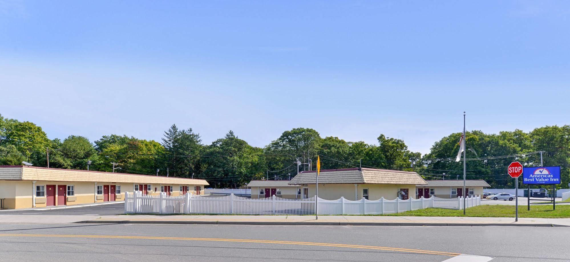 Americas Best Value Inn - Port Jefferson Station - Long Island Exterior foto