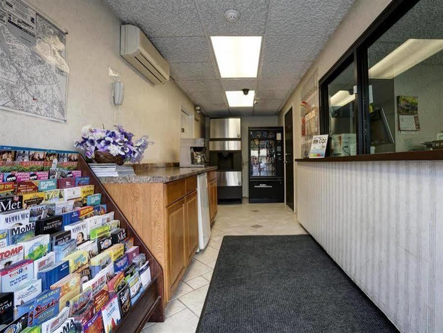 Americas Best Value Inn - Port Jefferson Station - Long Island Exterior foto